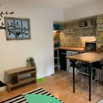 Vibrant And Funky Retreat On Fern Lane, Unit #1