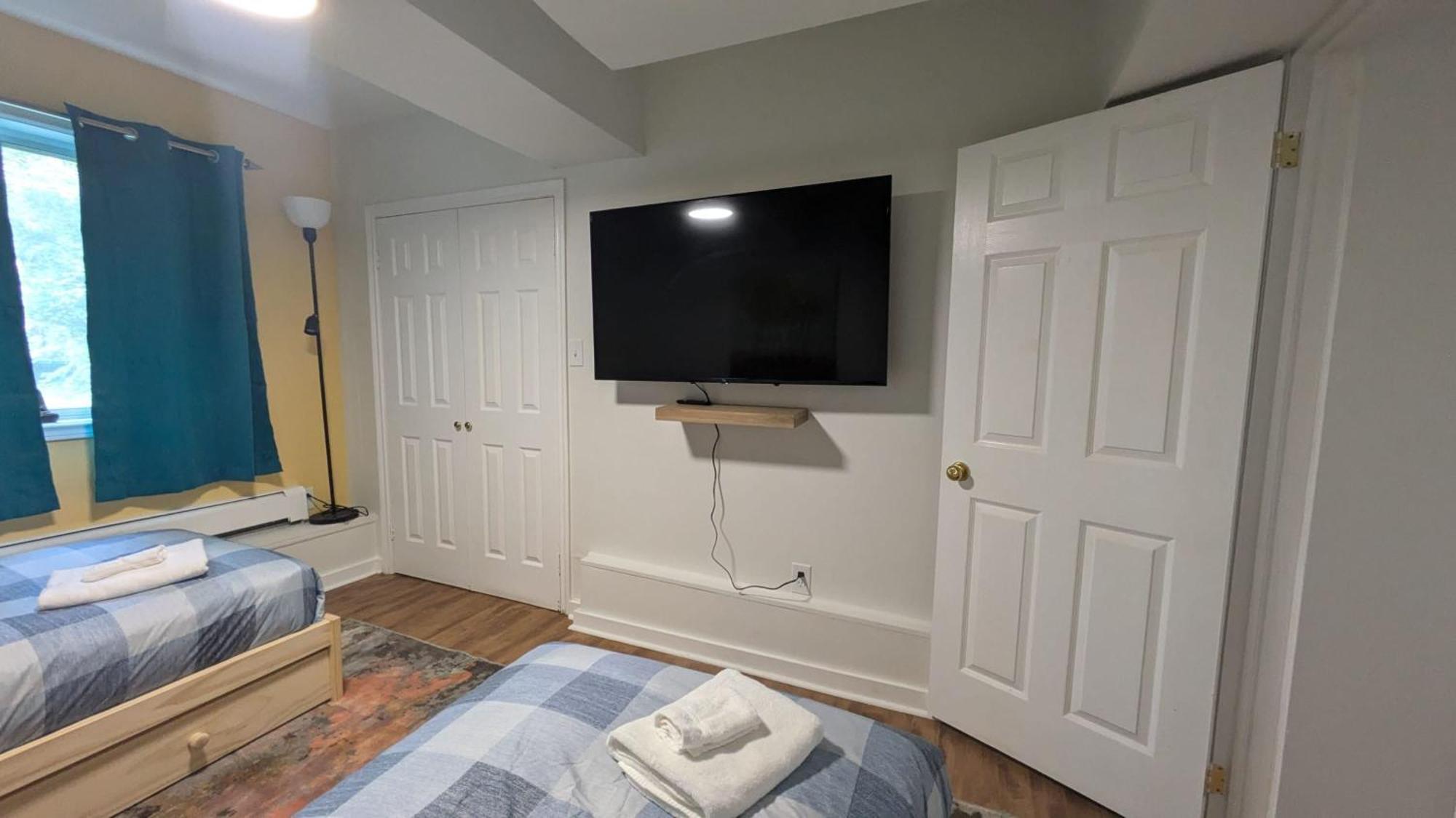 Vibrant And Funky Retreat On Fern Lane, Unit #1 * Halifax