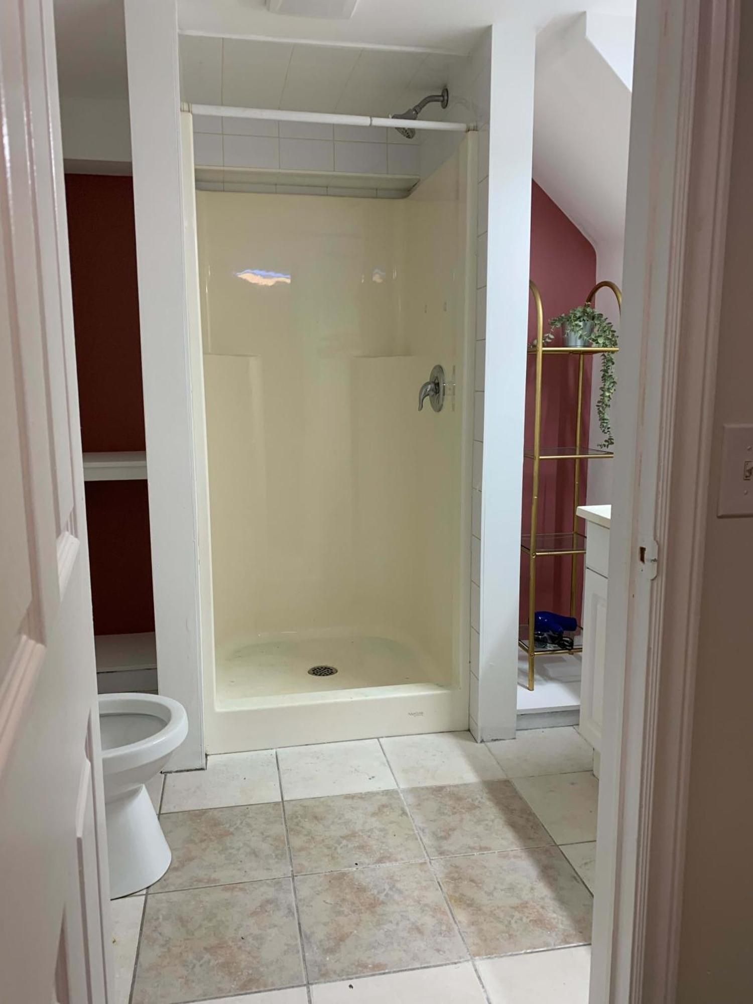 Apartment Vibrant And Funky Retreat On Fern Lane, Unit #1 *